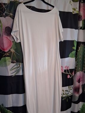 Classic White Maxi Dress with Boatneck and Short Sleeves